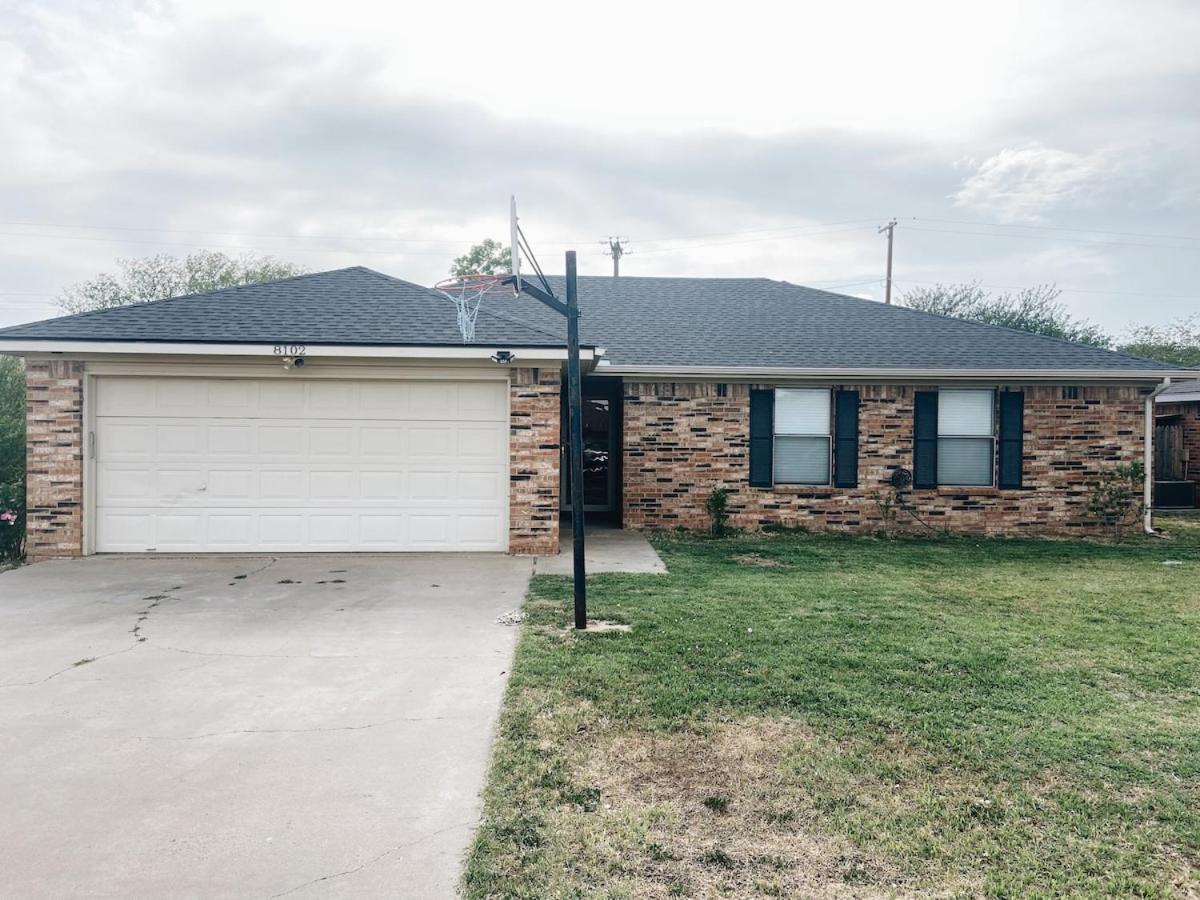 Cozy 3 Bedroom Home in Quiet Neighborhood - B&B