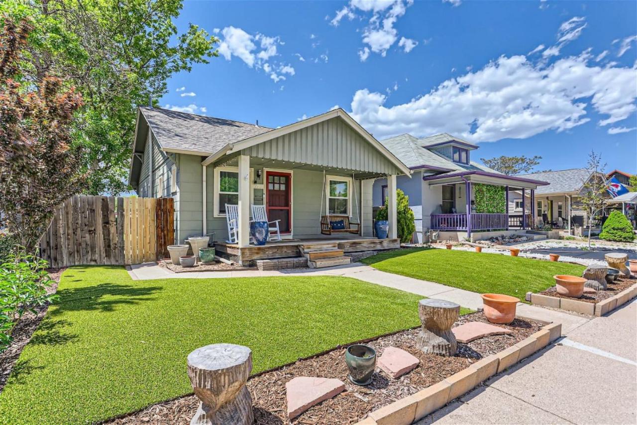 At S. Broadway An Artsy Bungalow Close to DU And Cherry Hills - B&B
