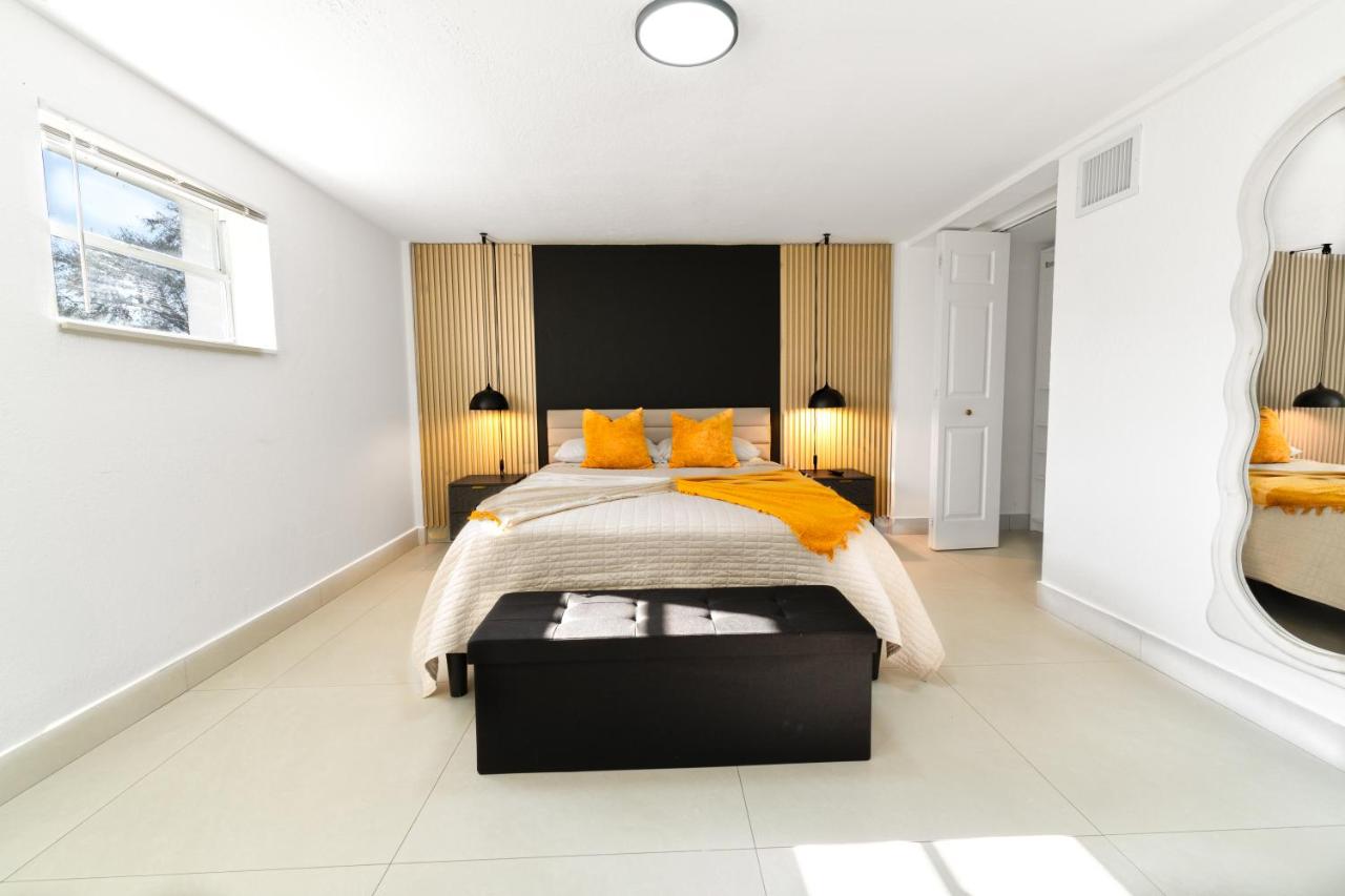 Huge Pool Home Game Room 5 Min to Hard Rock - B&B Miami Gardens