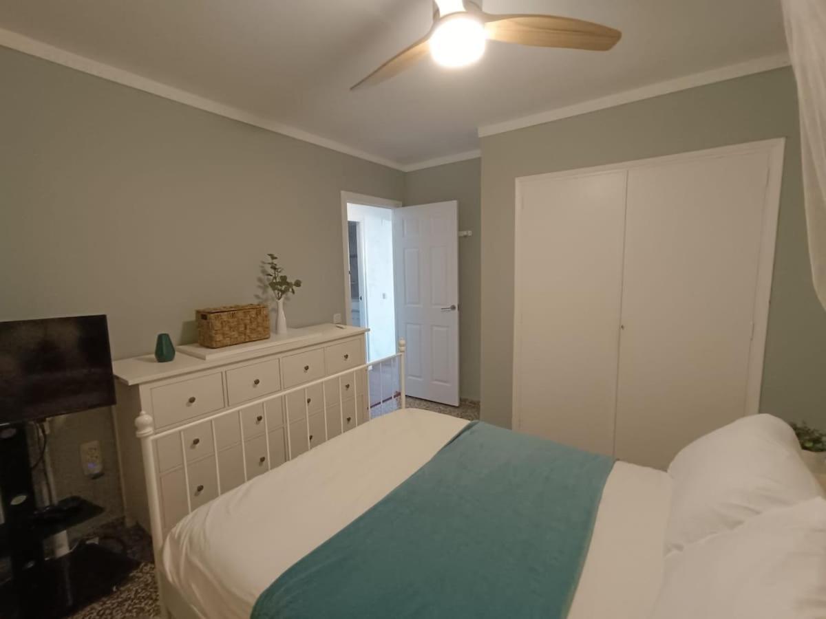Appartamento con 2 Camere da Letto, Terrazza e Vista Mare