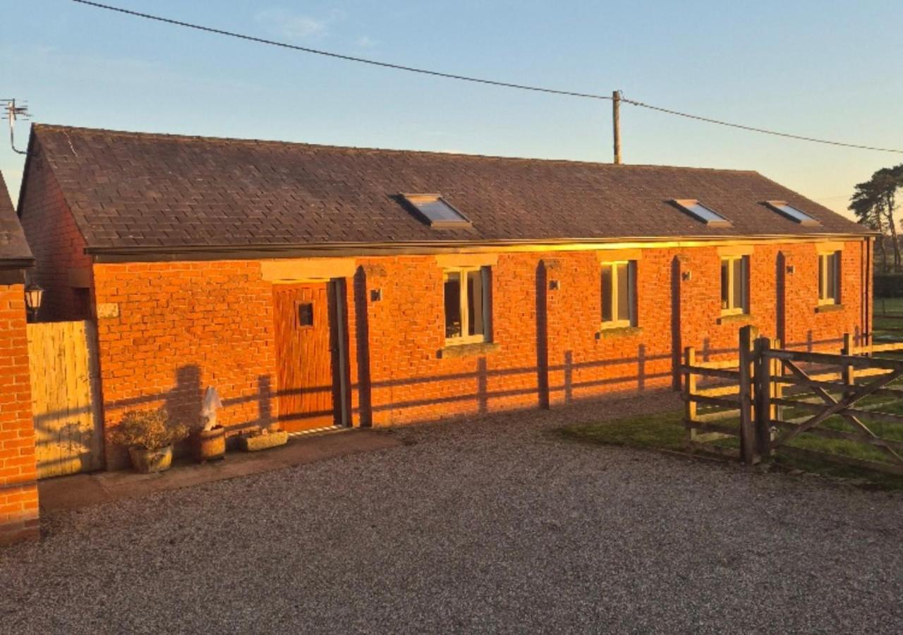 Bowland Breaks-A Luxury Barn Conversion with Optional Hot Tub, Log burner and countryside views - Chambres d’hôtes