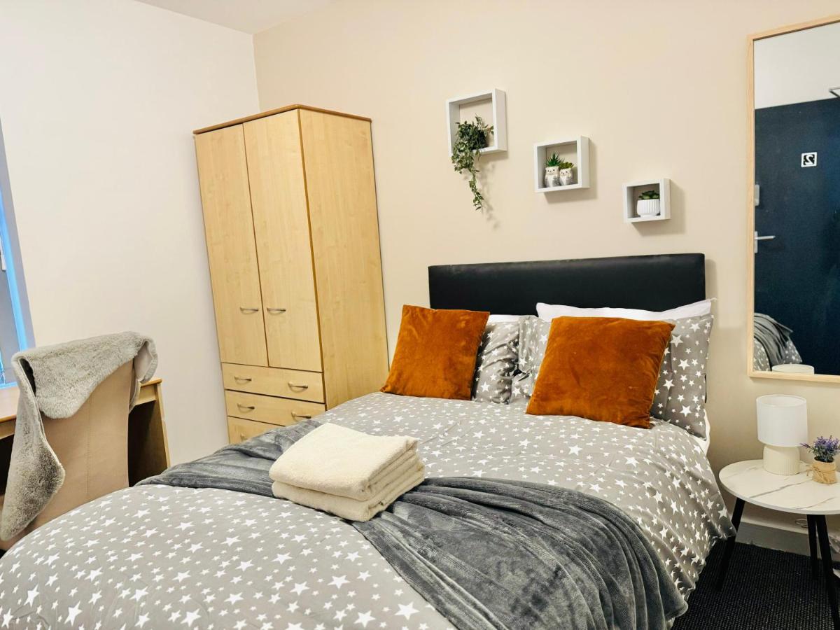 Quarto 2 casa compartilhada no L7 - B&B Liverpool