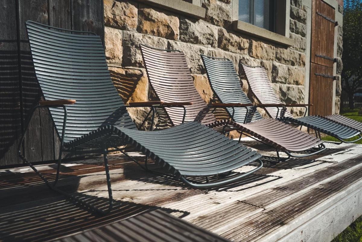 Landurlaub mit neugierigen Blicken in den Pferdestall, eingezäuntem Garten, Kamin und Sauna - B&B