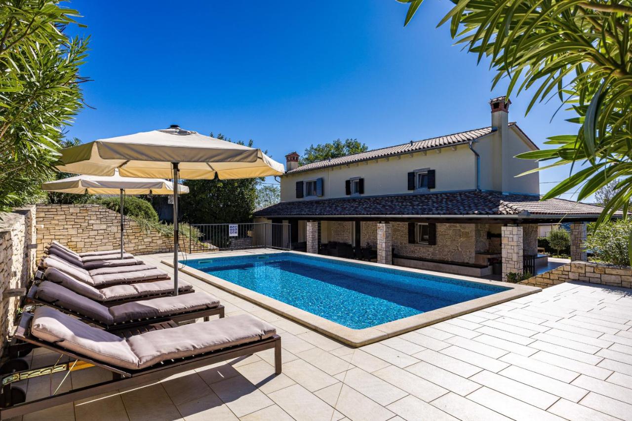 Charming Villa Antoana for families and kids in Labin - Rabac with kids playground & private pool - B&B