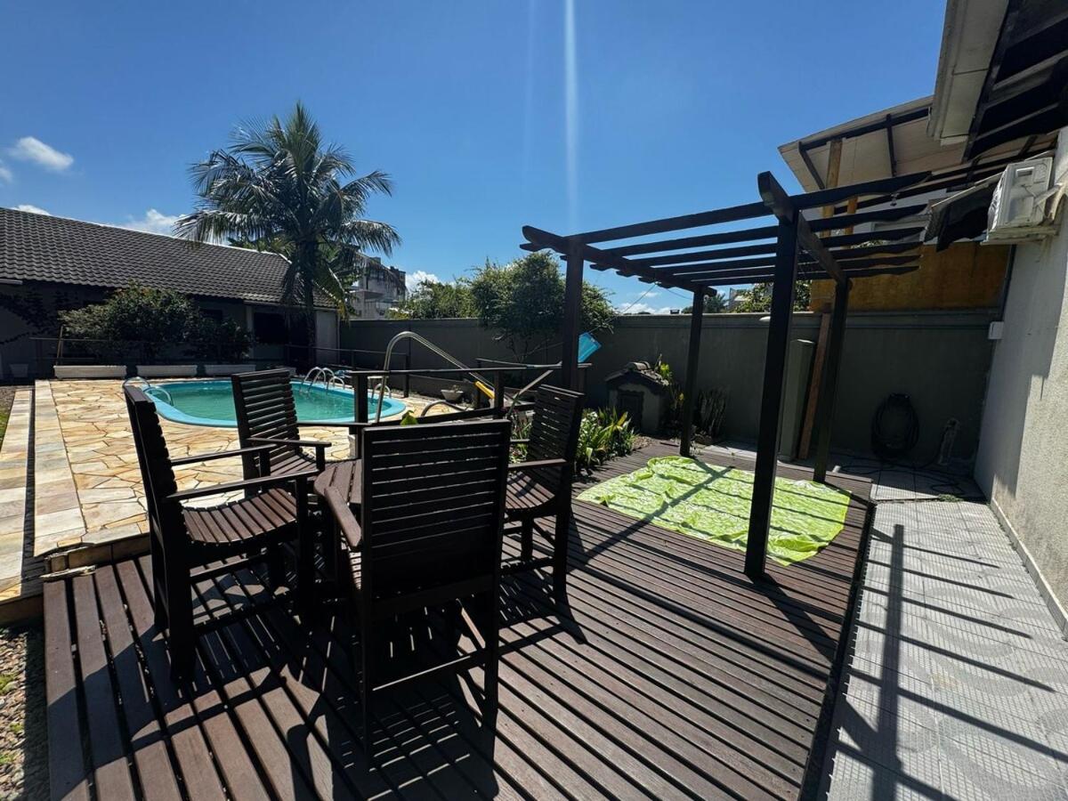 Itapoá Casa Pé na Areia com Piscina, 4 Suítes, Frente Mar, até 15 Pessoas - B&B Itapoá