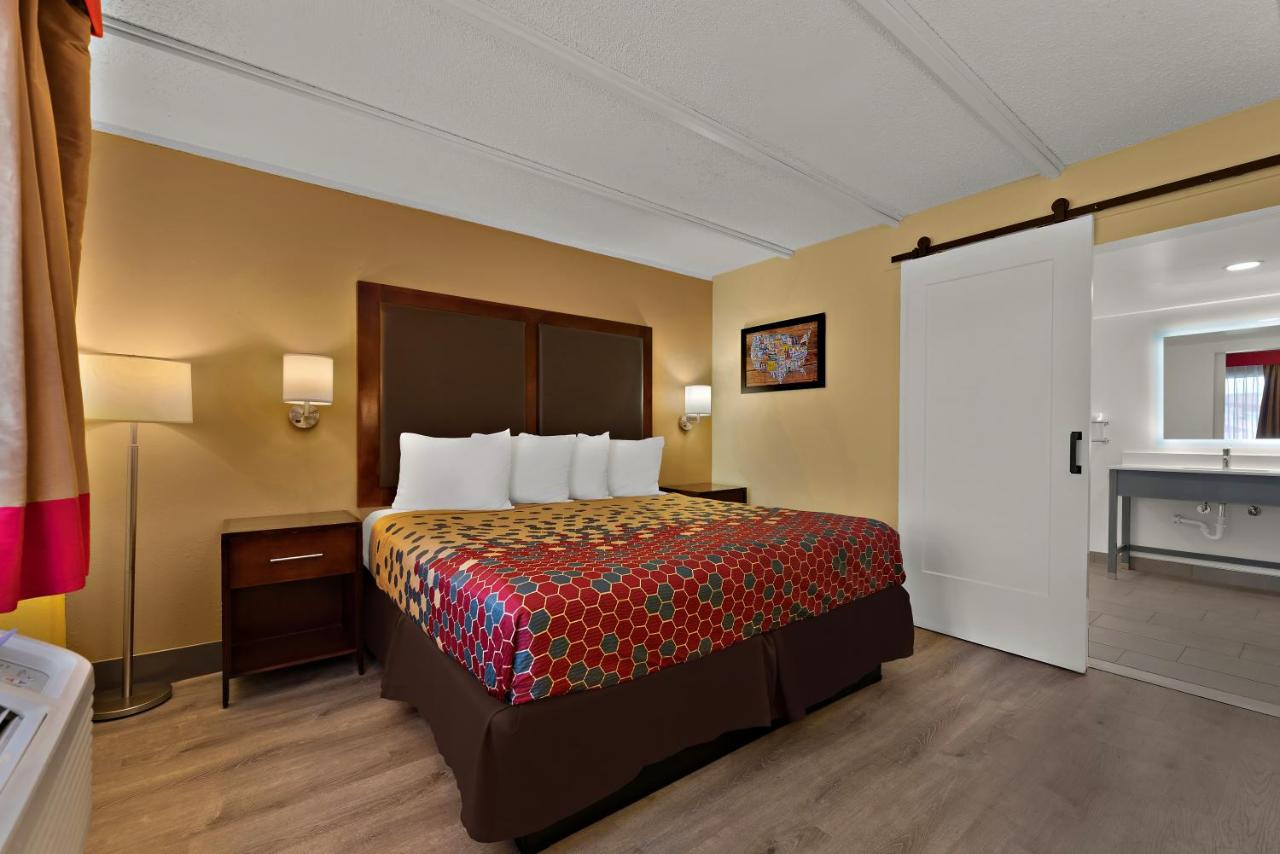 Chambre Lit King-Size avec Baignoire - Adaptée aux Personnes à Mobilité Réduite/Non-Fumeurs/Rez-de-Chaussée