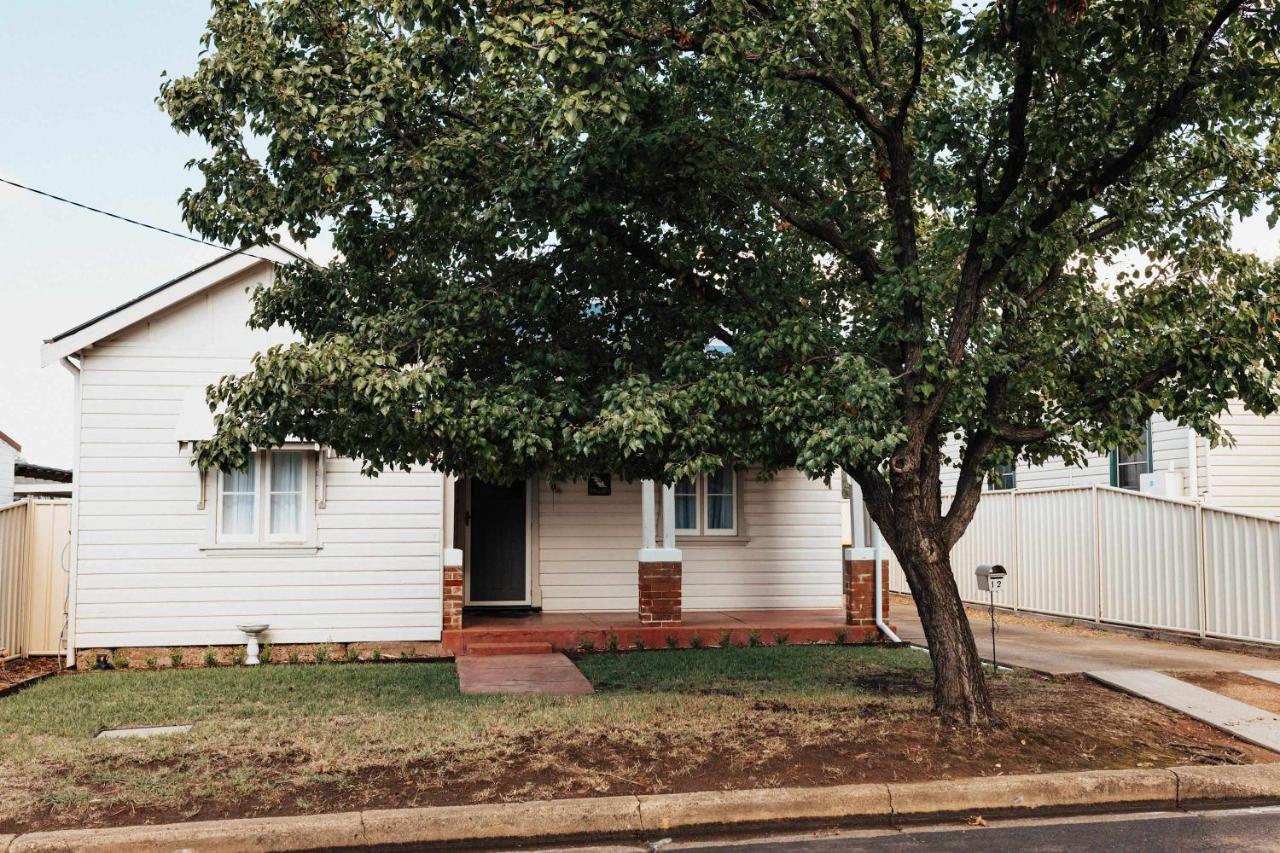 Olive Cottage - CBD Location, Pet friendly - B&B Dubbo