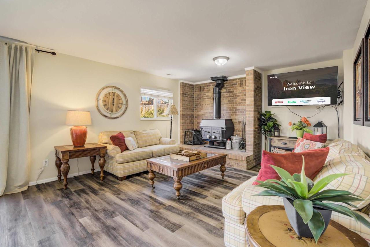 Iron View Hot Tub Fire Pit & Breathtaking Views - B&B Colorado Springs