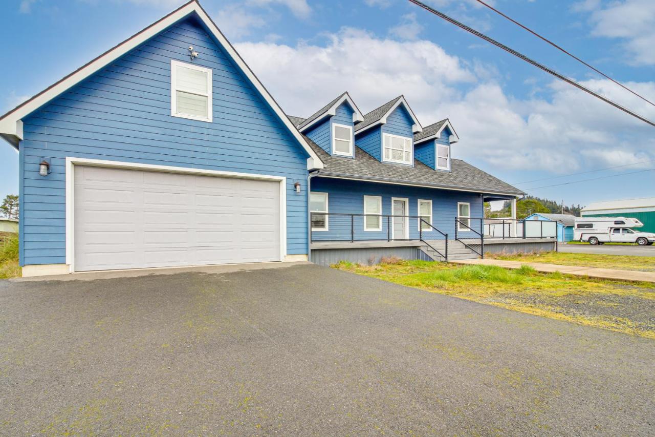 1 Mi to Oregon Dunes Quiet Getaway with Deck - B&B Lakeside