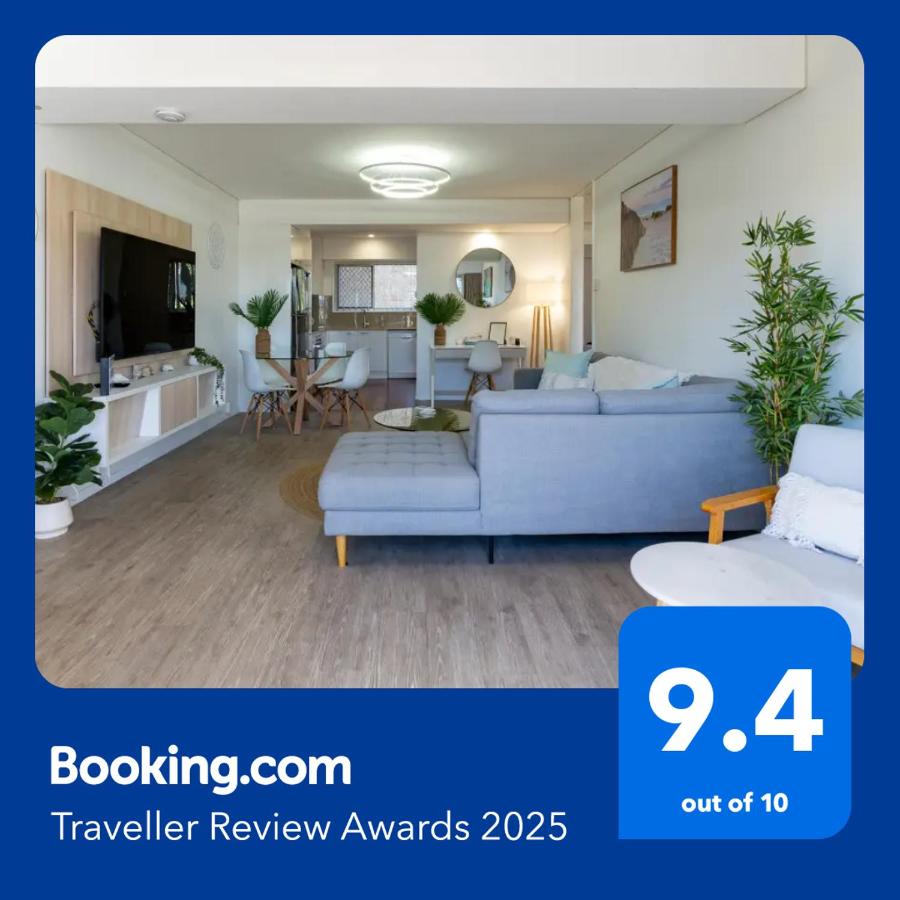 Burleigh Point Beach Vibes Stylish and Modern - B&B