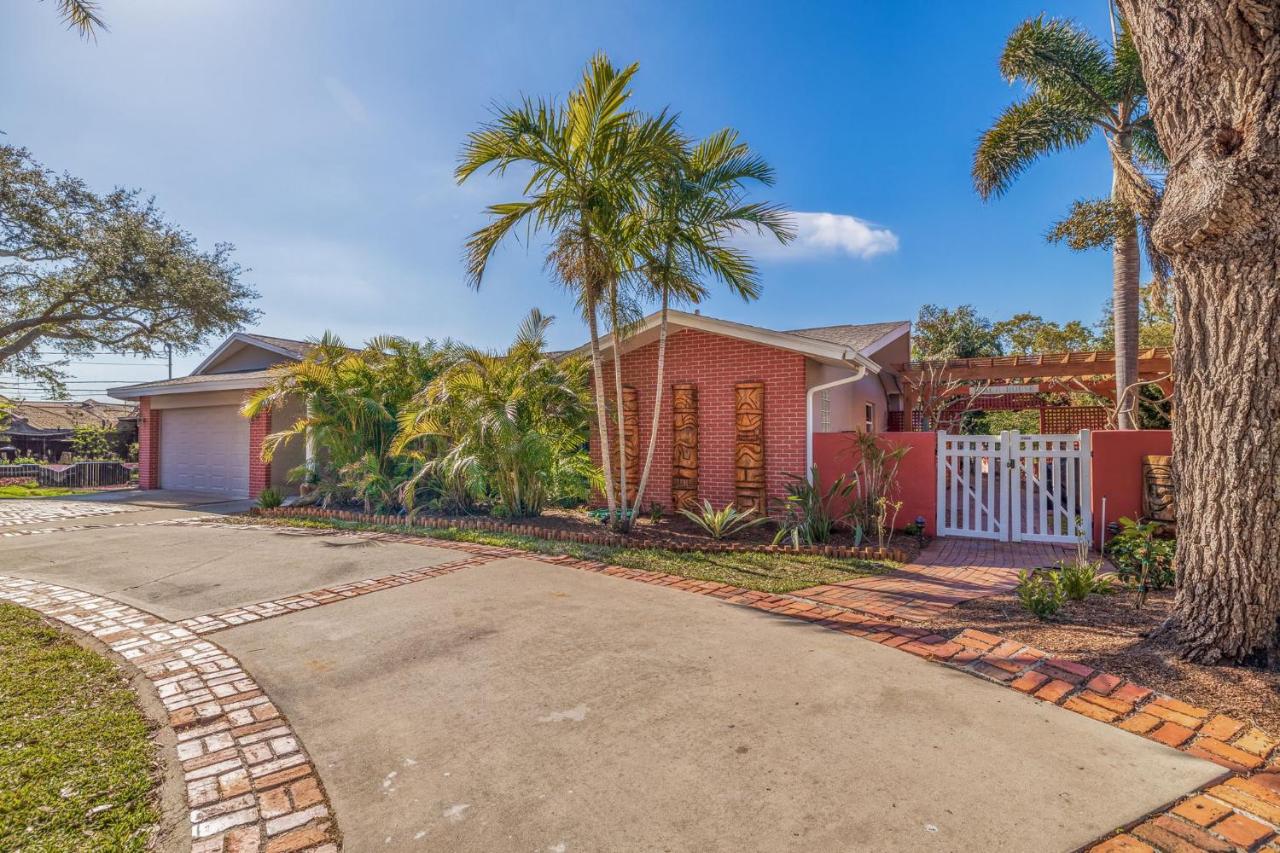 Magical Waterfront Cove with Pool, Dock, Boat Slip & Magic Garden - B&B Largo