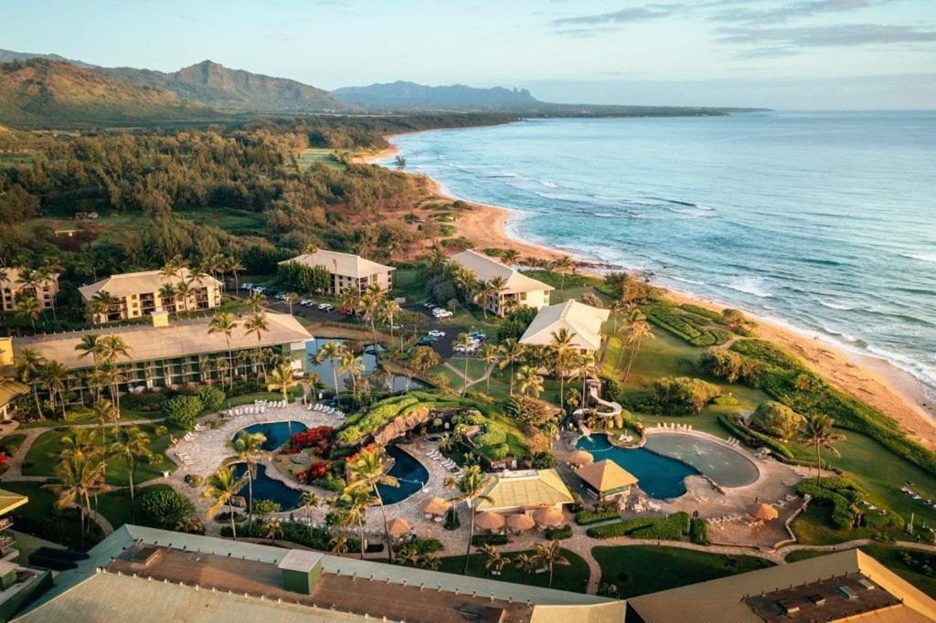 Pool Oceanview Room, 4 star Beachfront Resort, King Bed, Lanai, AC, Pool, Restaurant, Gym, Spa - B&B Lihue