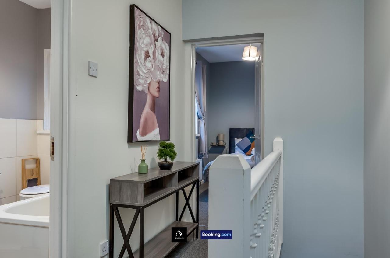 2 Bedrooms House By Boyeilles Apartments Short Lets & Serviced Accommodation Belfast With Free Wifi - B&B