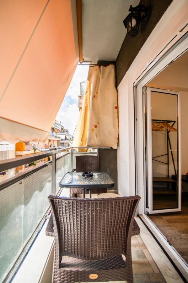 Exquisite New Modern Apartment in Central Athens 270m to Metro & Attractions - Ferienwohnung Athen