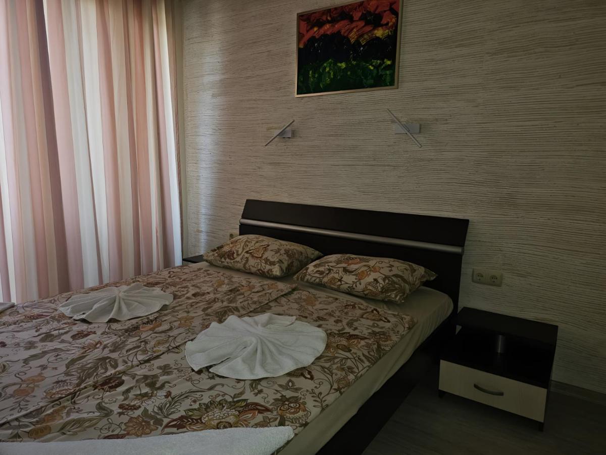 One-Bedroom Apartment with Sea View