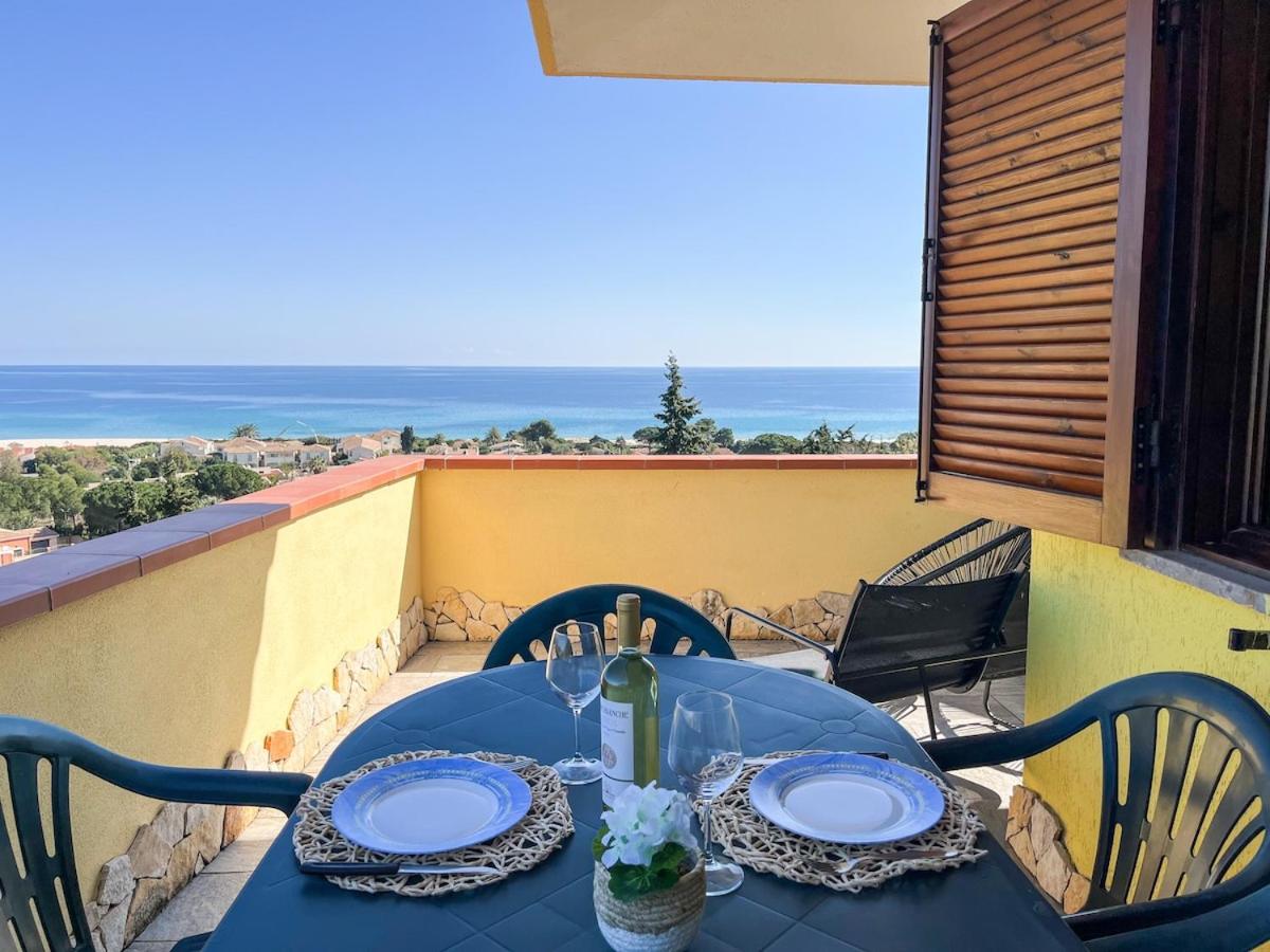 Stunning sea view -Wi-Fi and bbq 700m from the sea - B&B Costa Rei