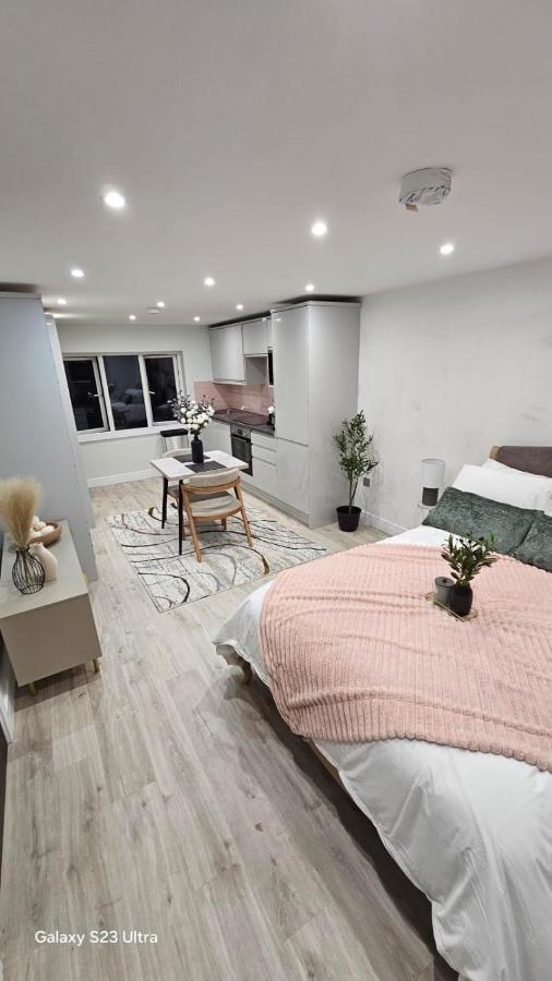 Perivale home Sleep 4 40 mins to central London - B&B
