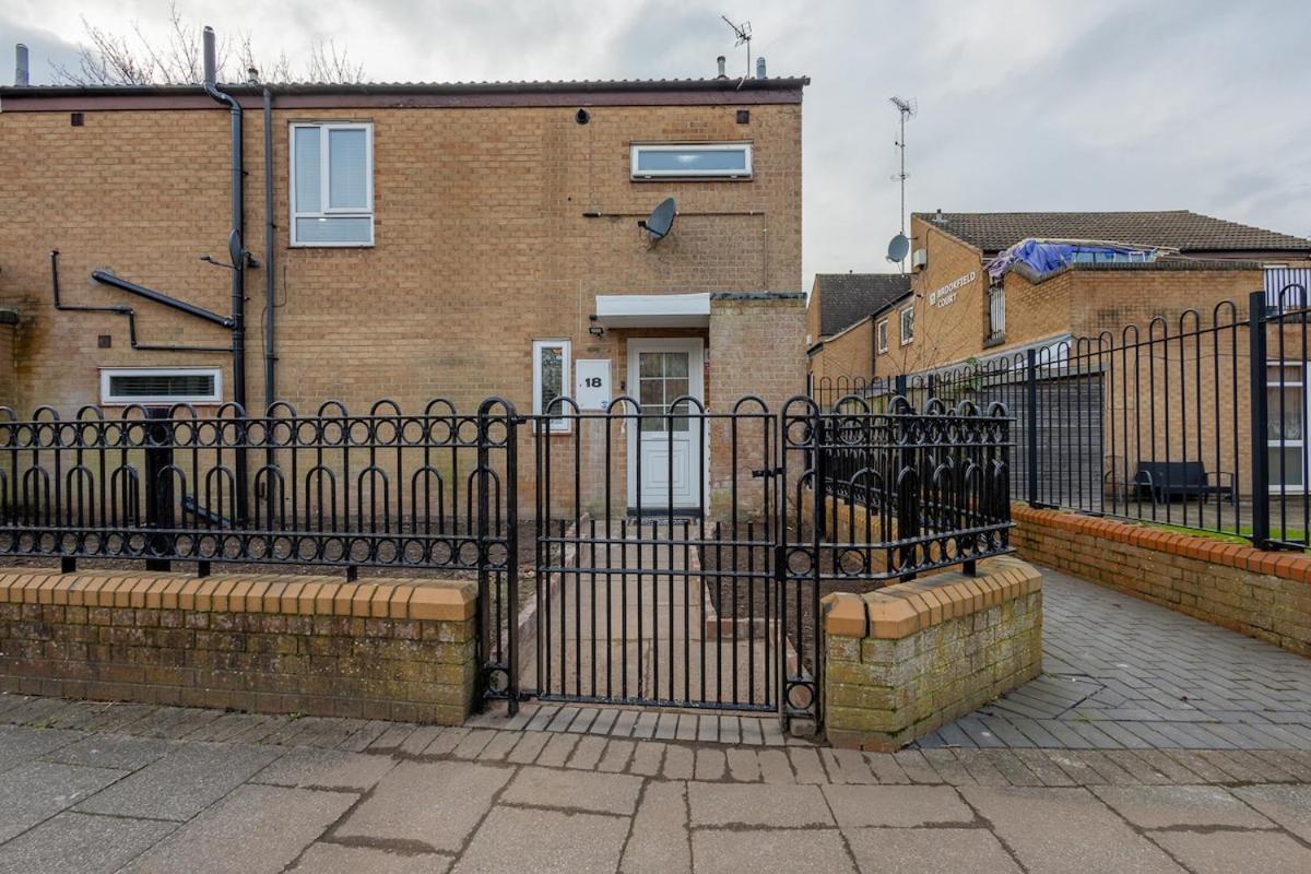 Premium Serviced Accommodation Nottingham, 4 Bedrooms, 5 Beds, 4 Bathrooms, Sleeps 7 - Bed and Breakfast Nottingham
