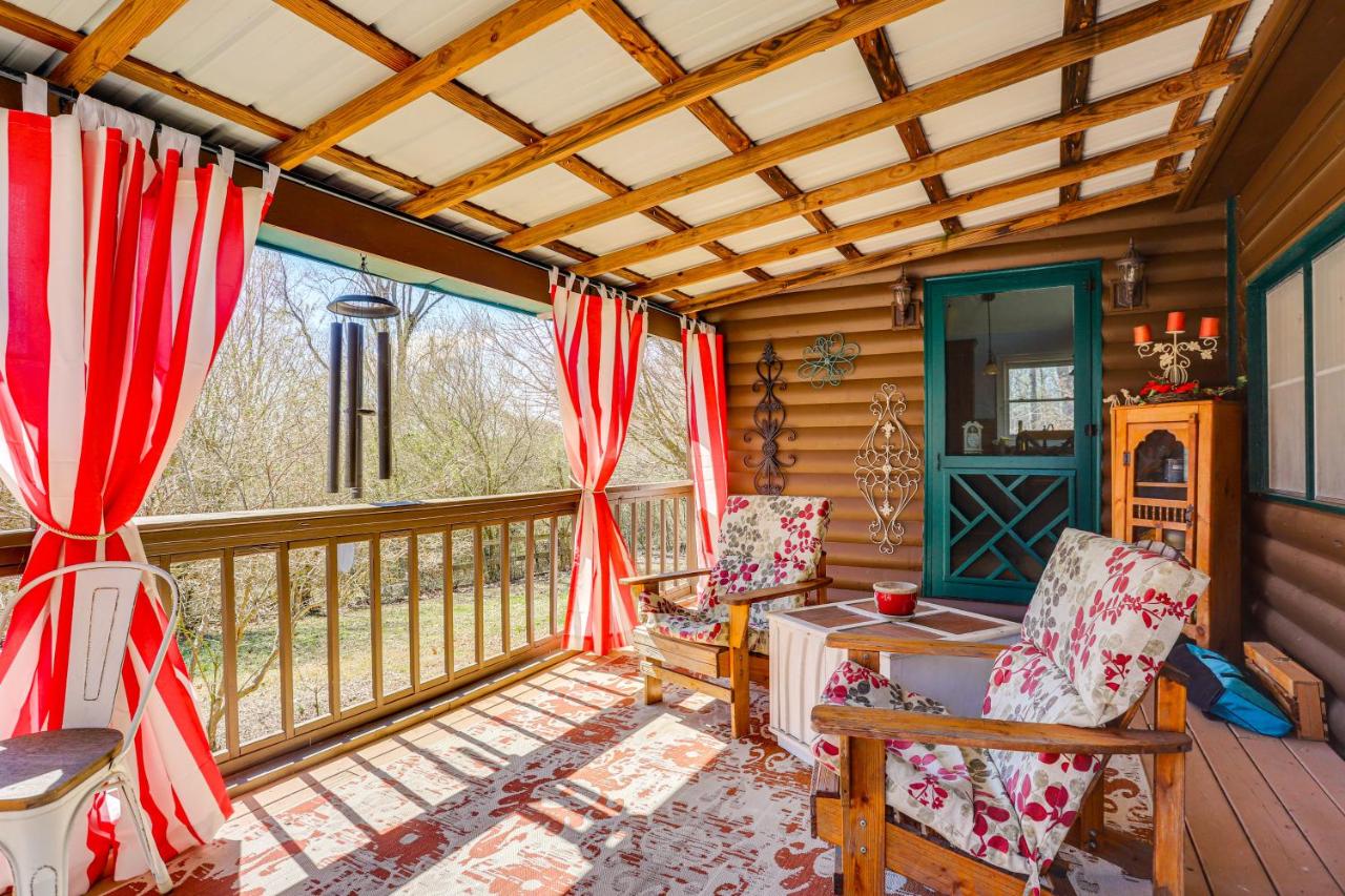 Large Deck Luxe 6-Acre Retreat in Dahlonega! - Bed and Breakfast Dahlonega