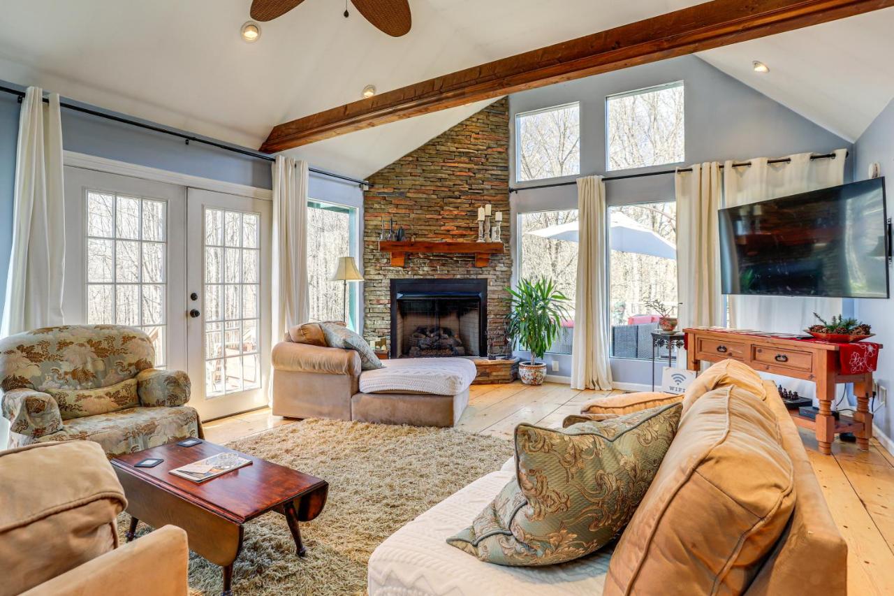 Large Deck Luxe 6-Acre Retreat in Dahlonega! - B&B Dahlonega