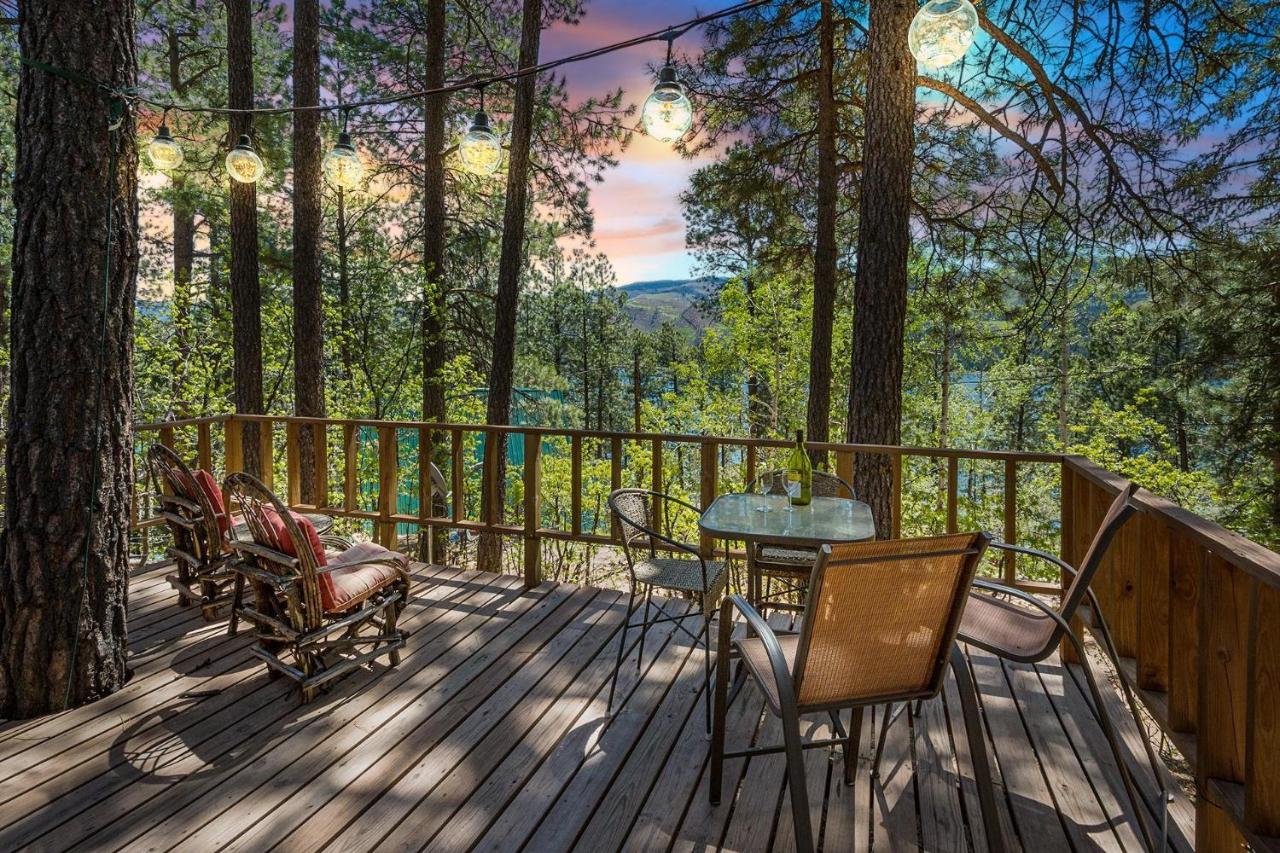 Nellie May Cabin on Vallecito Lake - B&B