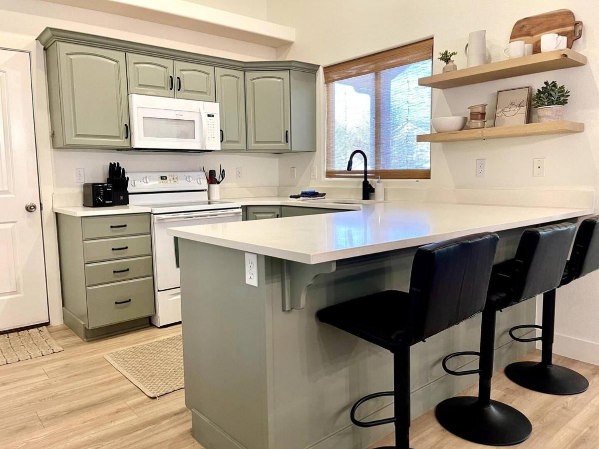Newly Remodeled Getaway Near Zion National Park - B&B