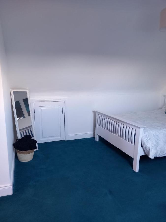 Charming East Clare Apartment - Ferienwohnung Coolcoosaun