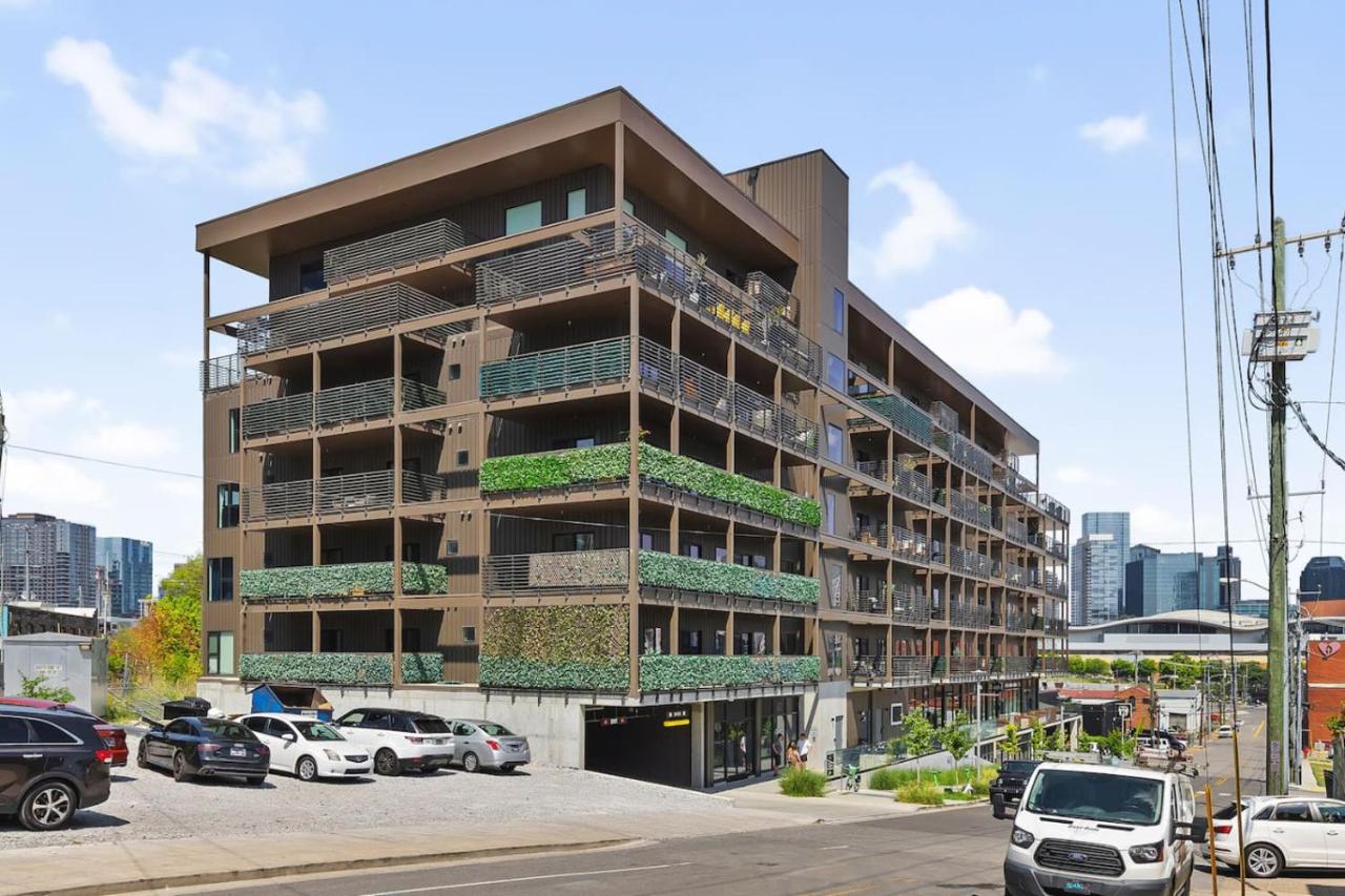 Penthouse Luxury with Pool Patio and City View plus Walk to Broadway - Ferienwohnung Nashville