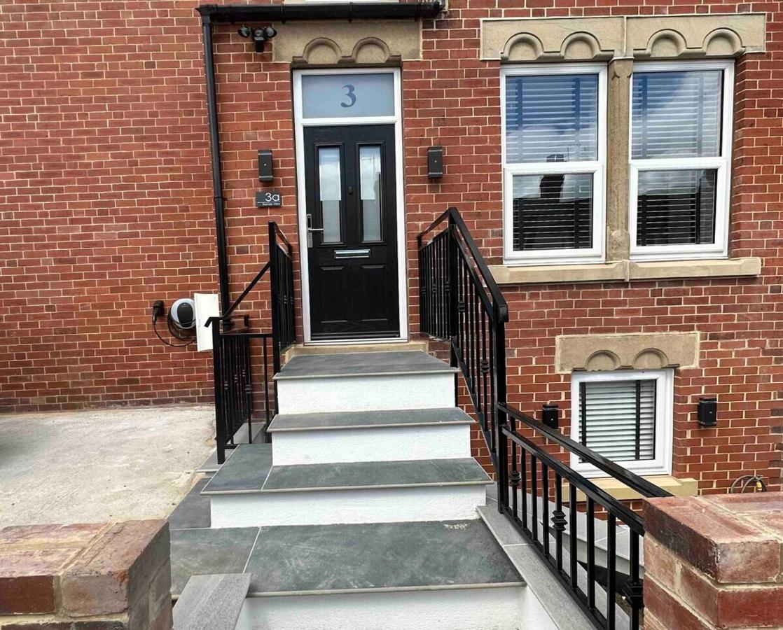 3a Roman View, beautifully appointed apartment in Roundhay, sleeps up to 6, bedrooms with en suite bathrooms, EV charging - B&B Moortown