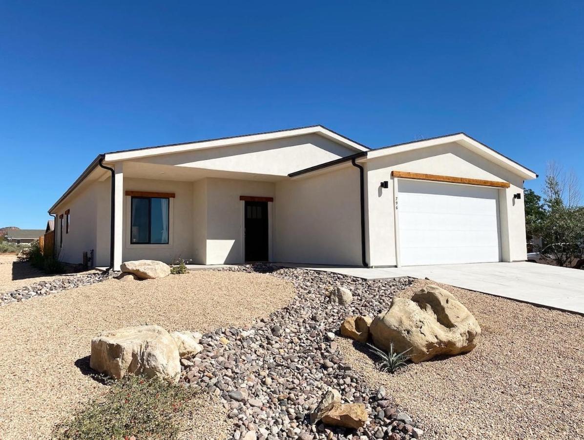 Stylish Family Home in Kanab 40 Mins to Zion NP - Chambres d'hôtes Kanab