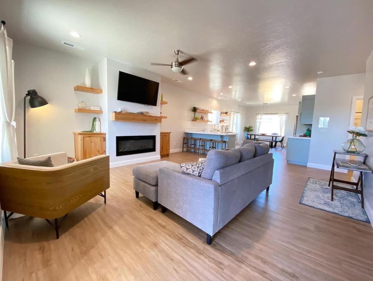 Stylish Family Home in Kanab 40 Mins to Zion NP - B&B Kanab