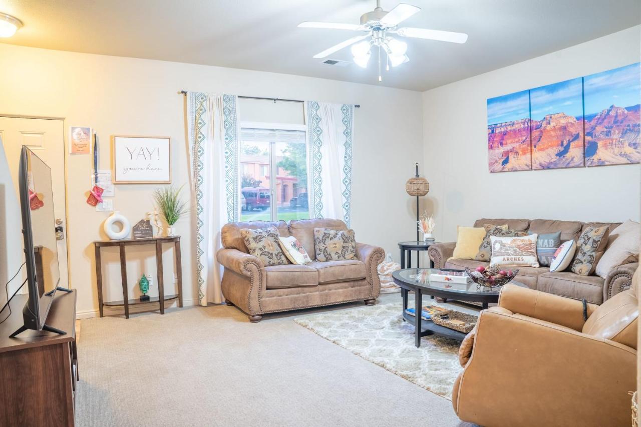 Spacious Townhome by Utah National Parks Sleeps 8 - B&B