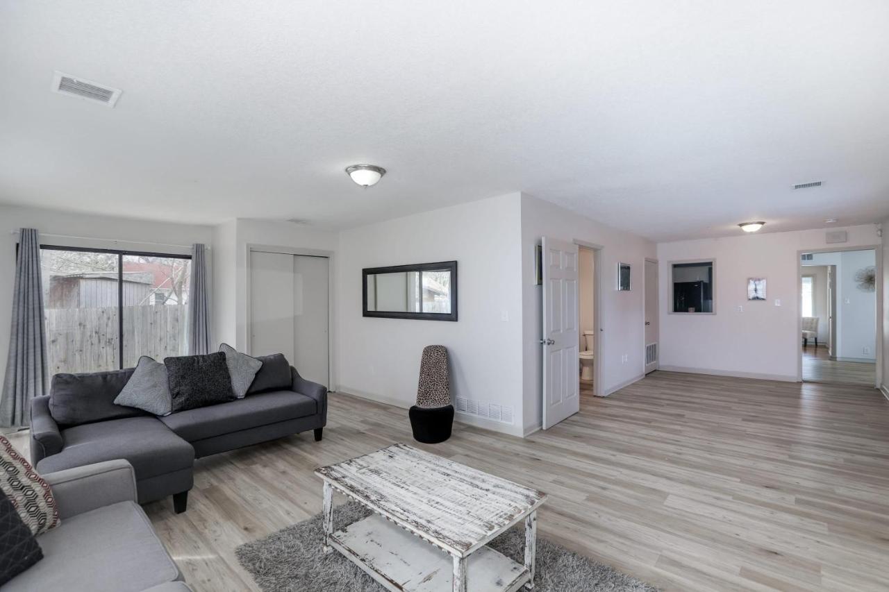 Spacious West Side Home away from Home! - B&B