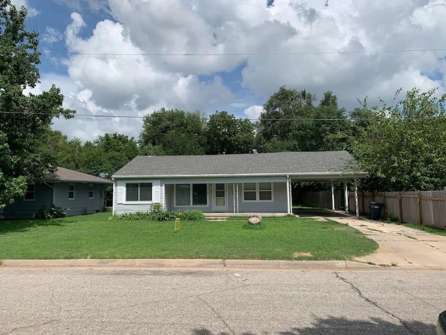 Spacious West Side Home away from Home! - B&B