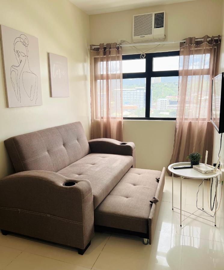 Minimalist 1 BR - Wifi, Netflix, Pool, Gym - Bed and Breakfast Mandaue City