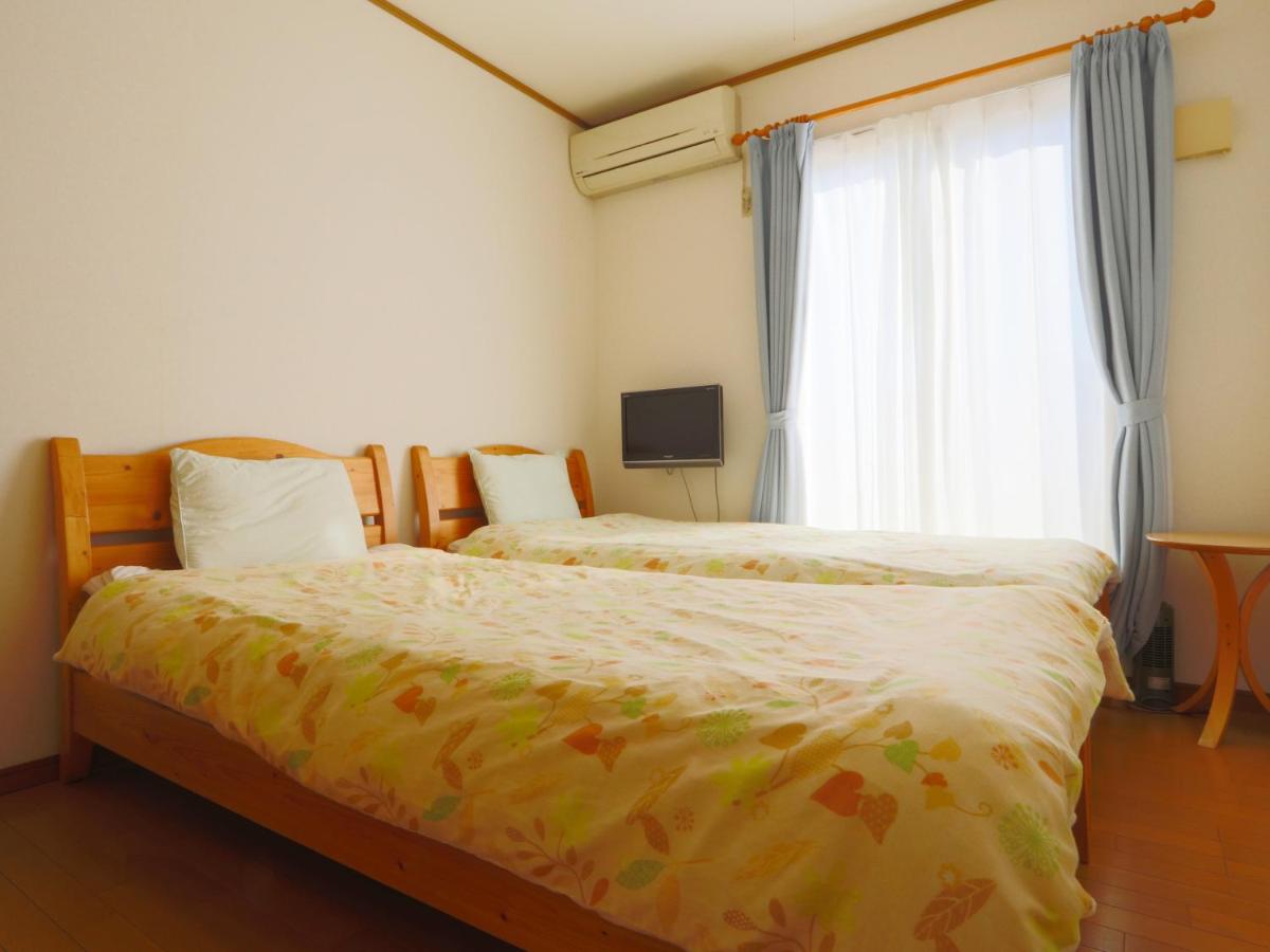 Chambre Lits Jumeaux avec Salle de Bains Commune