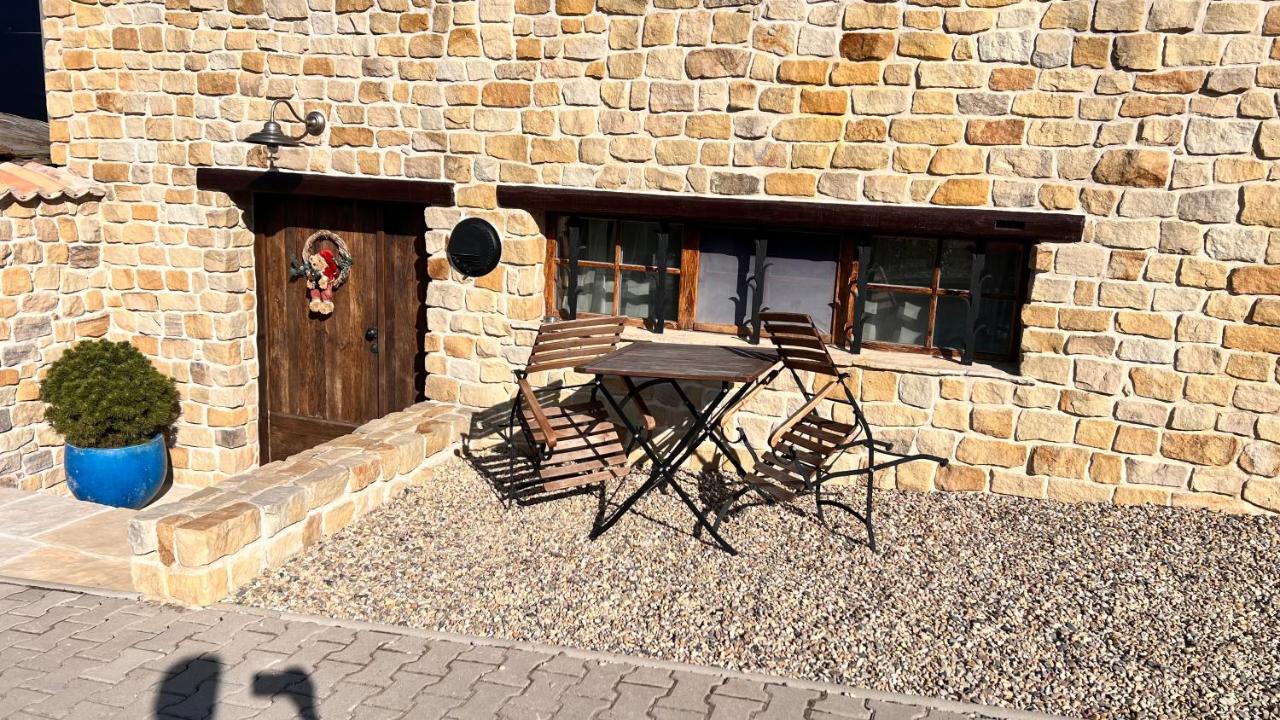 Prague West - Studio Chyne Terrace - B&B Chýně