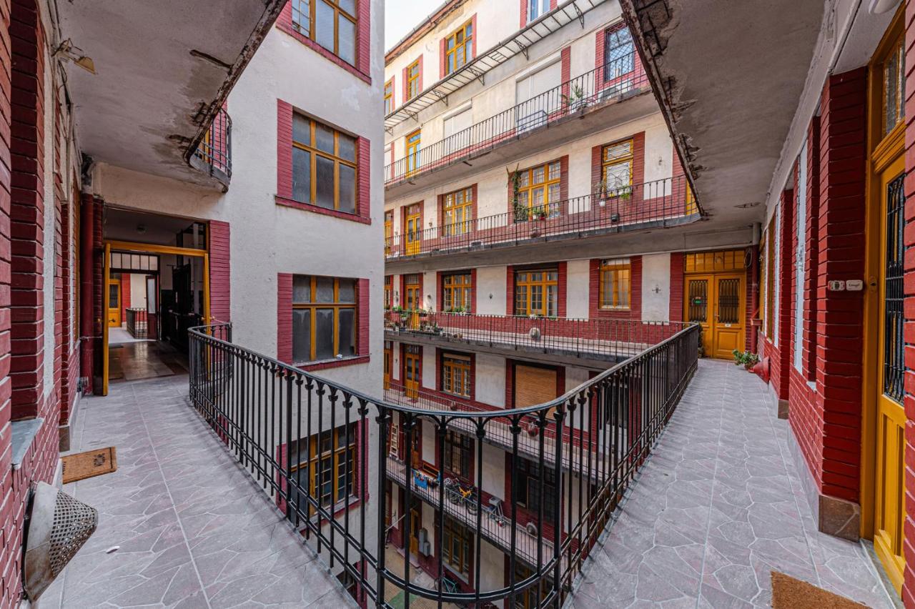 Two-Bedroom Deluxe Apartment