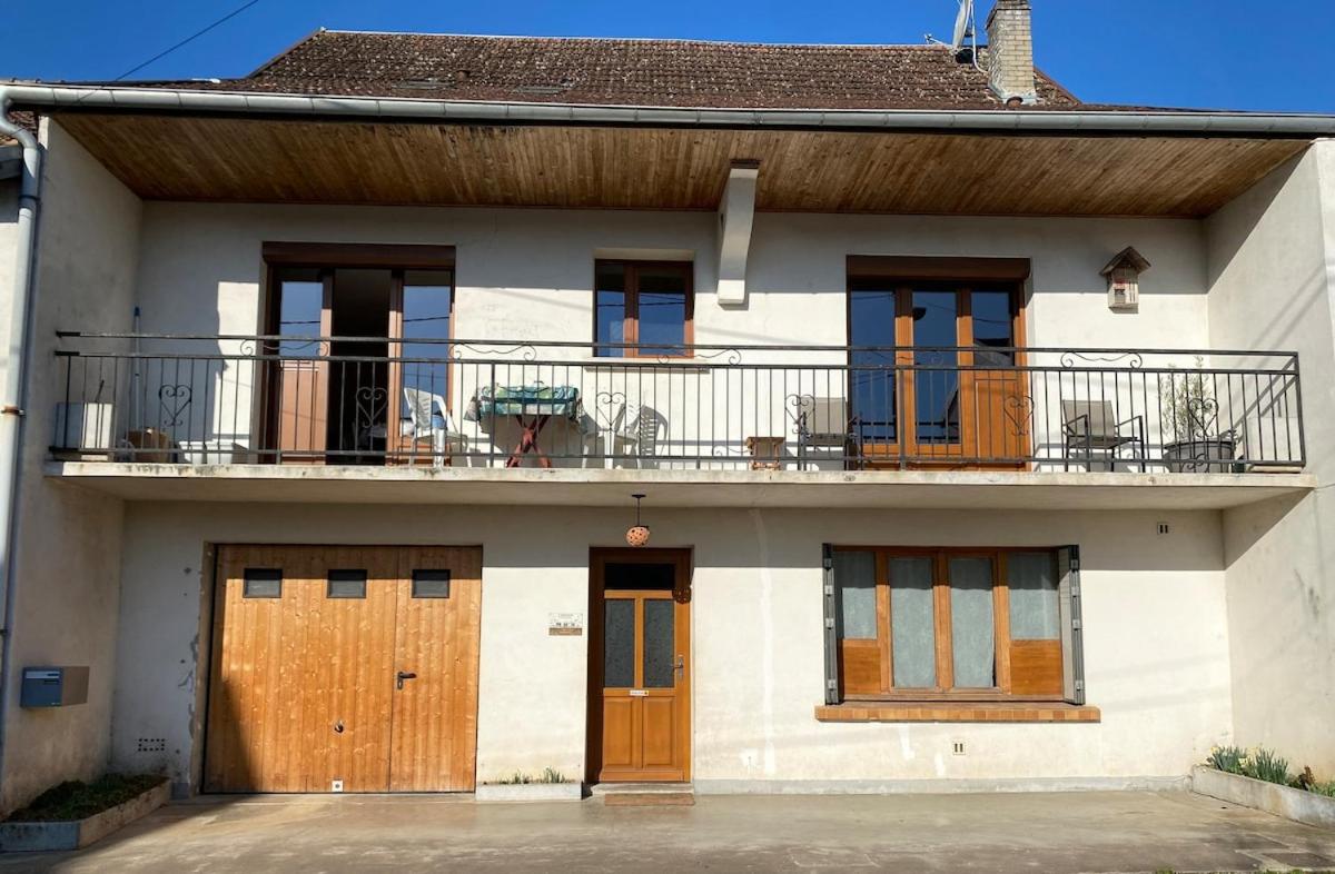 Chez Doukine, Appartement avec balcon à Chouzelot - B&B