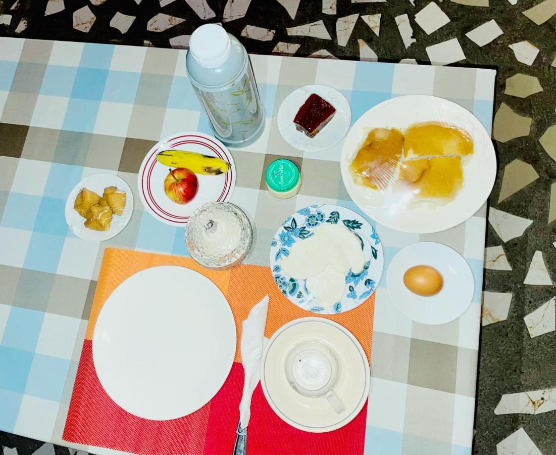 TCHAN LOVe - B&B Portela