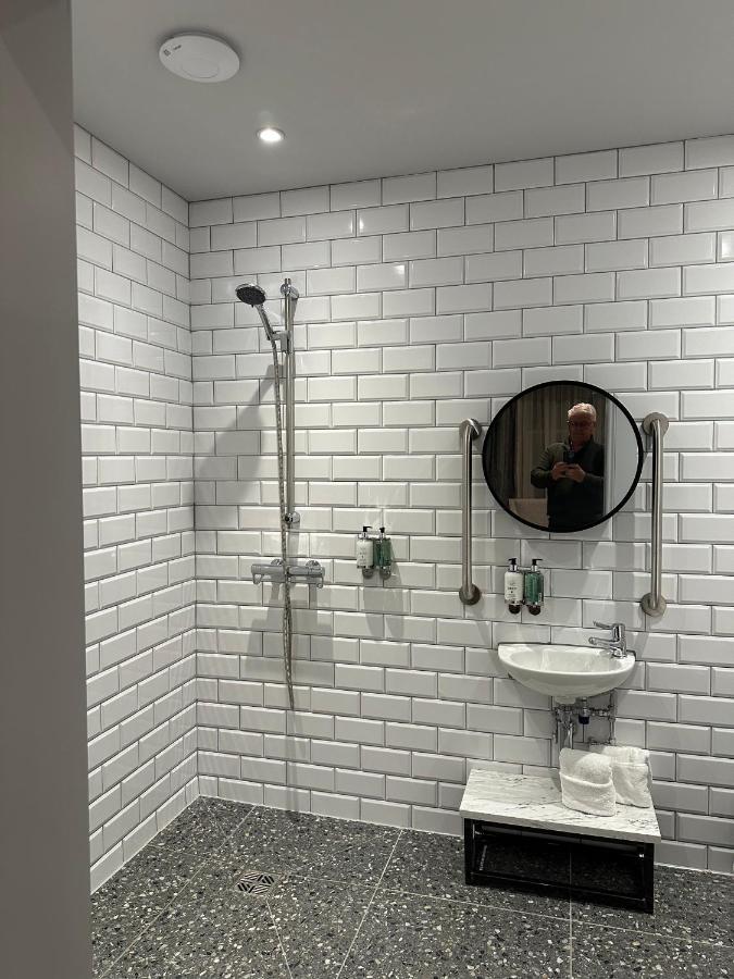 Accessible Superior King or Twin Suite