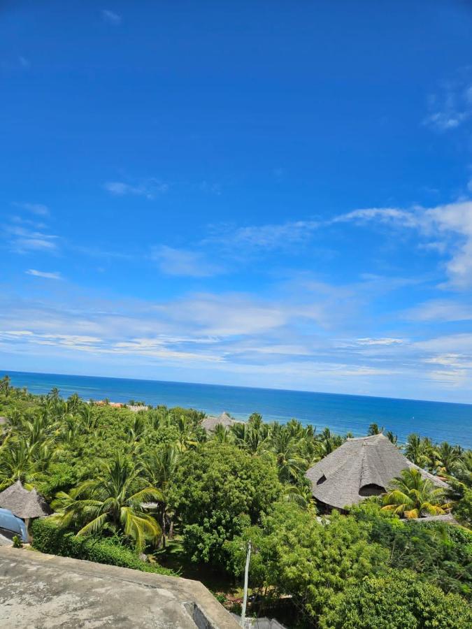 Hewani a bright & airy 1 BR apartment with an ocean view & pool - B&B