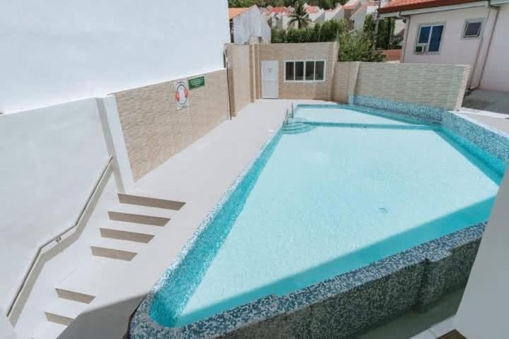 Minglanilla Condo with Pool, Gym & Fast WiFi - Chambres d’hôtes Minglanilla