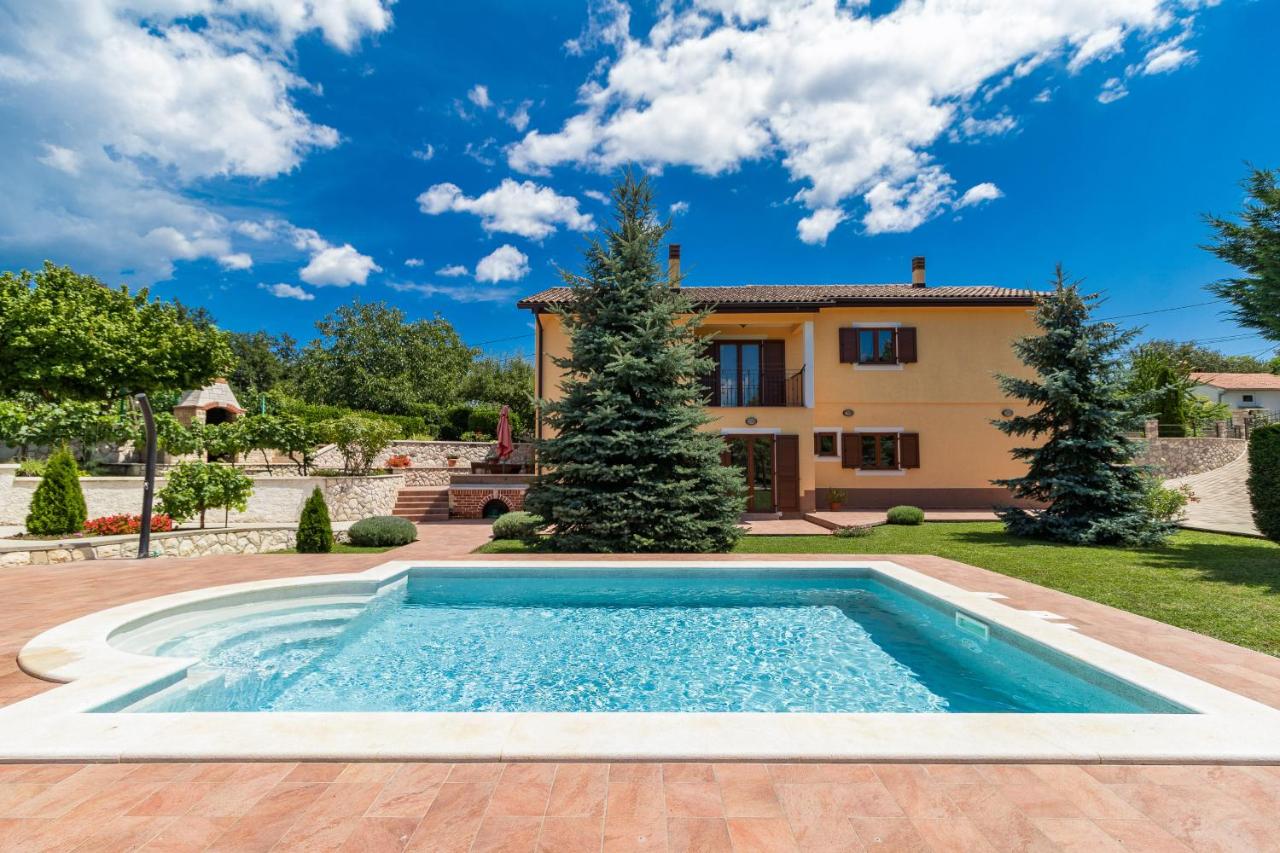 Villa Augustina, a beautiful villa with a wonderful garden - B&B Potpićan
