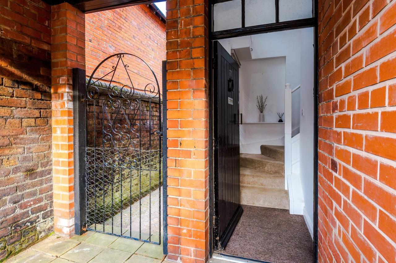 Modern 3 Bedroom House Perfect for Short and Long Stays - Chambres d'hôtes Hawarden