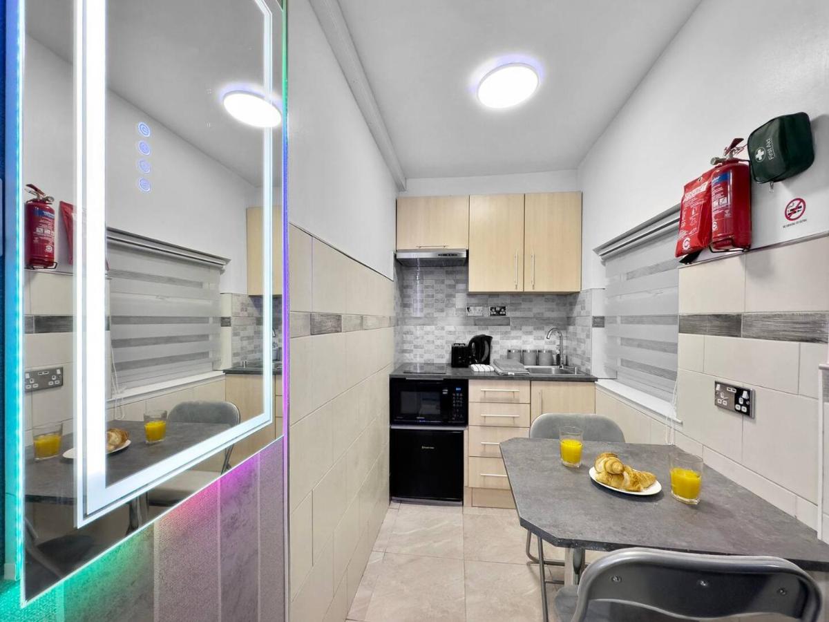 Small Studio Suite Contractor Compact Comfort - B&B Maerdy