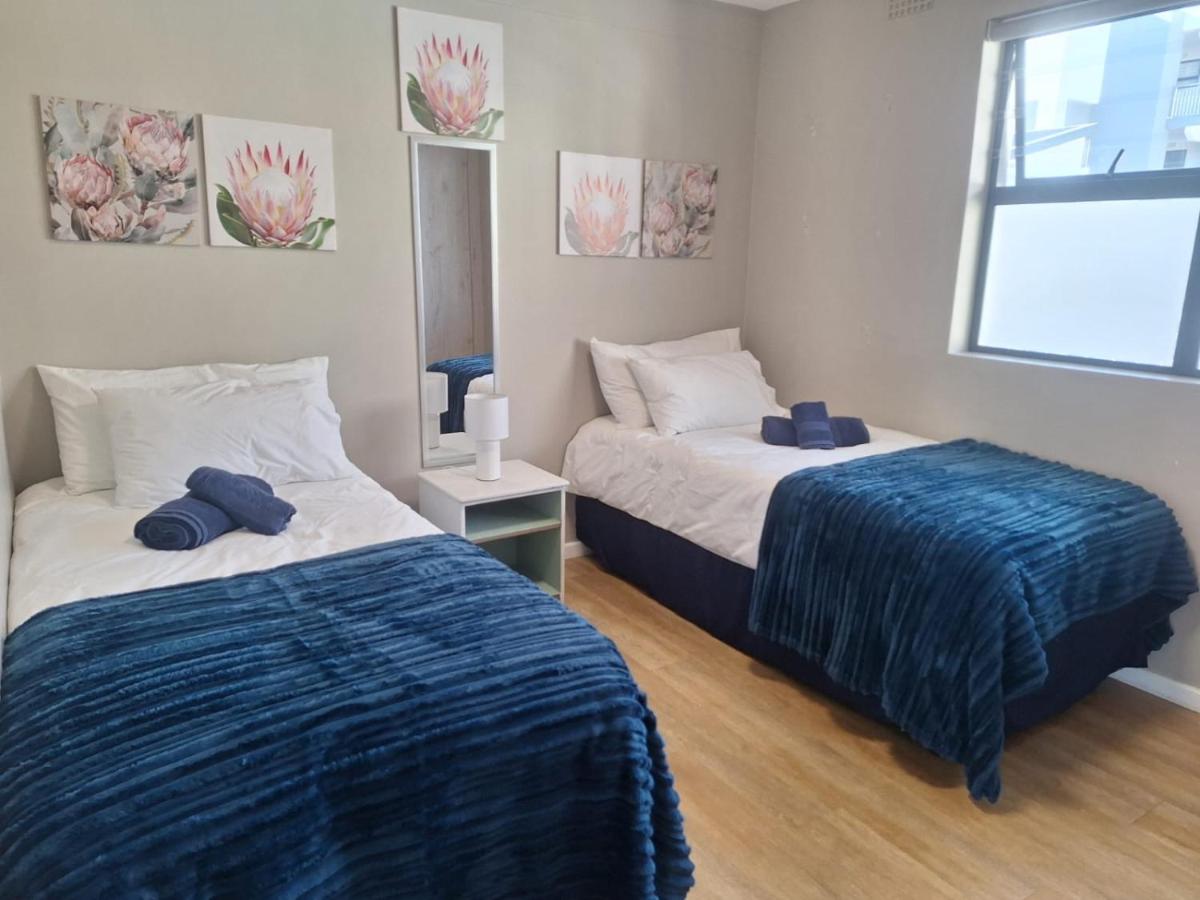 Nivica 25 Luxury Apartment Langebaan - B&B Langebaan