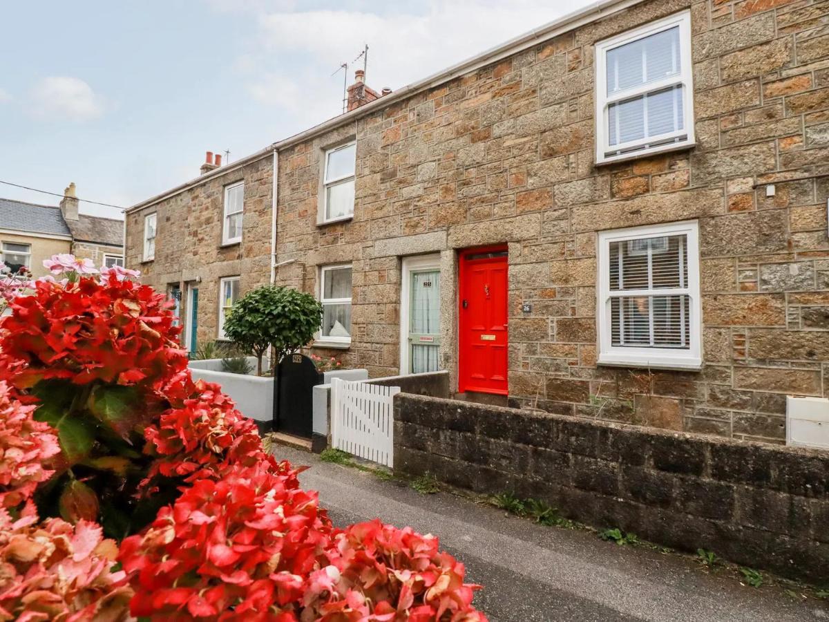 Pandora a Lovely Seaside Cottage in Newlyn sleeps 4 - B&B Newlyn