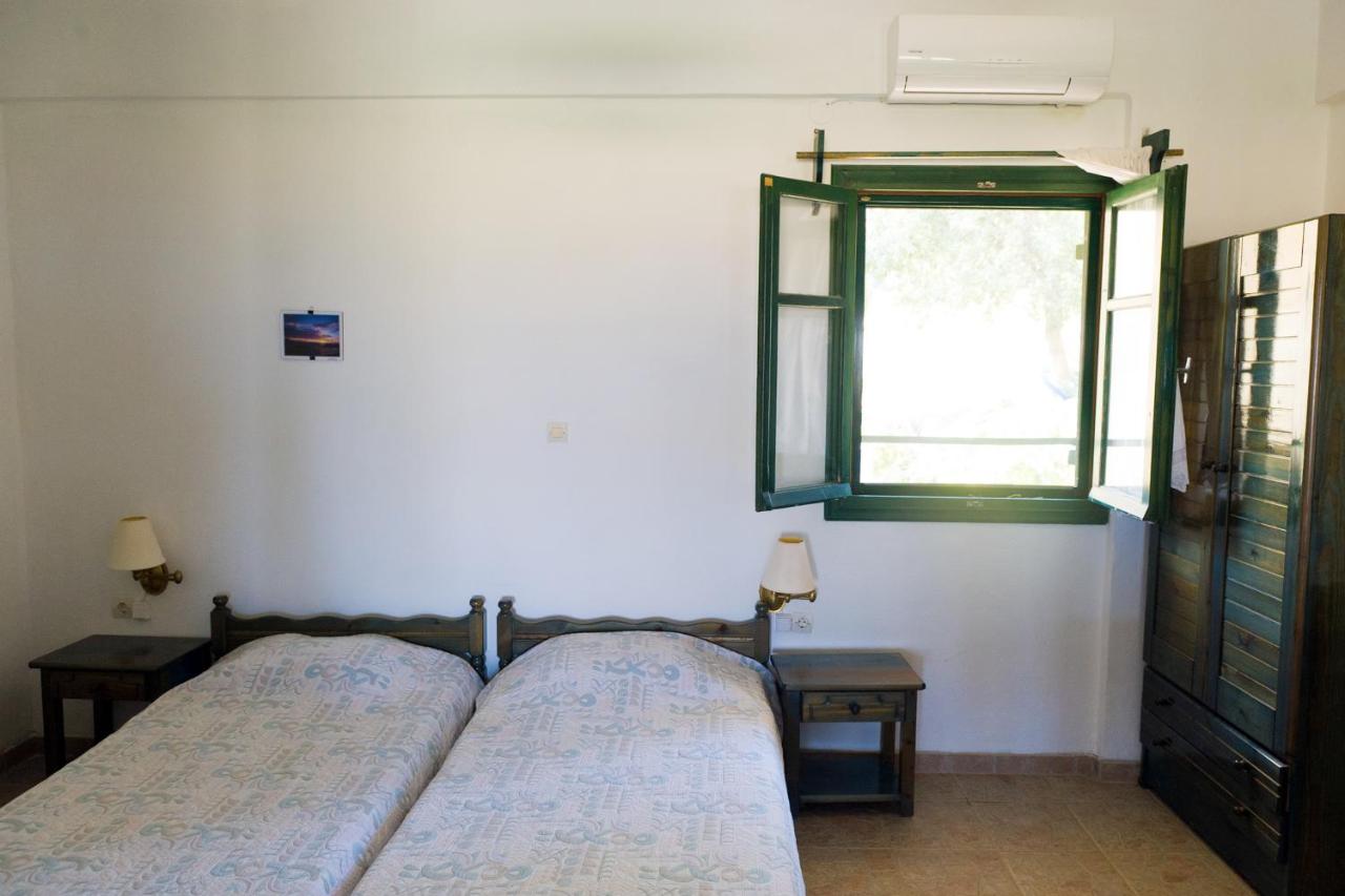 Studio (2 Adults)