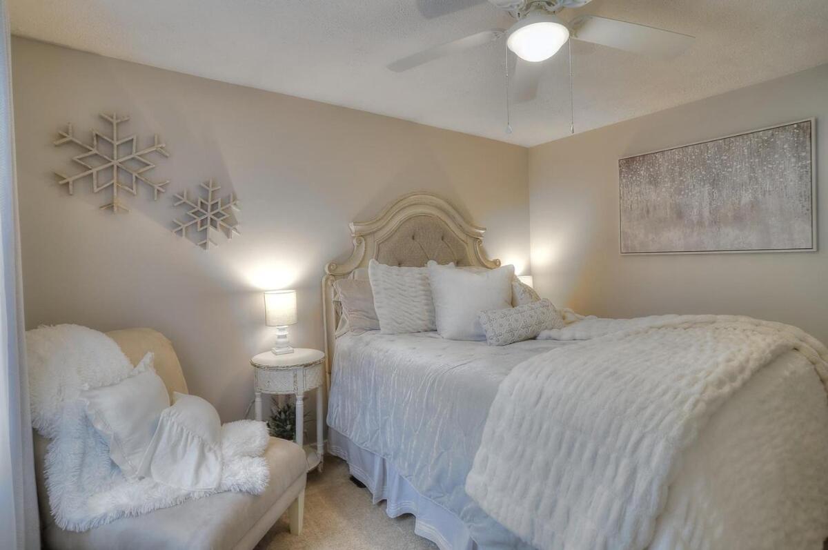 Beautiful Spacious & Well-Stocked Downtown Home - Bed and Breakfast Rangeley